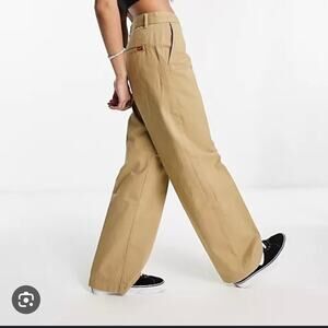 NWT Levi’s Baggy trousers 23